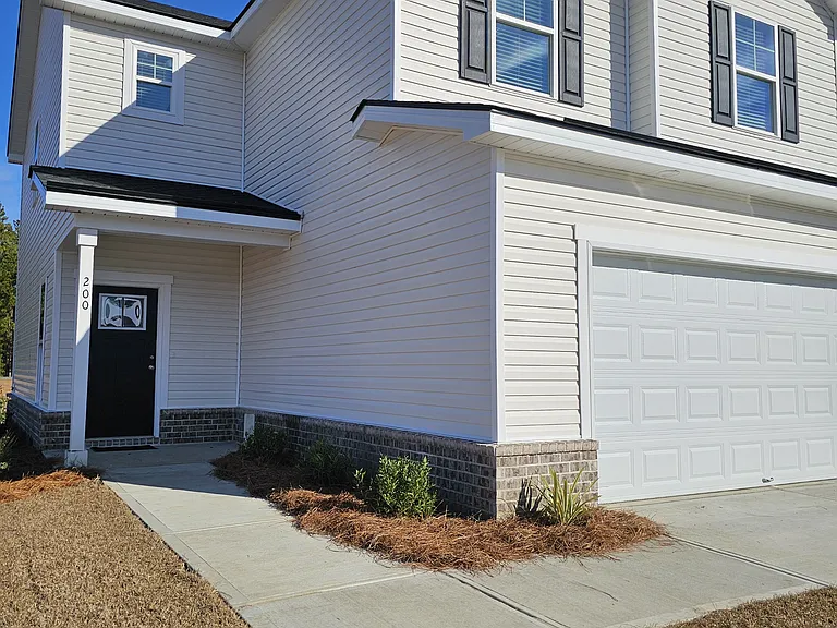 200 Justify Ave — Photo 2