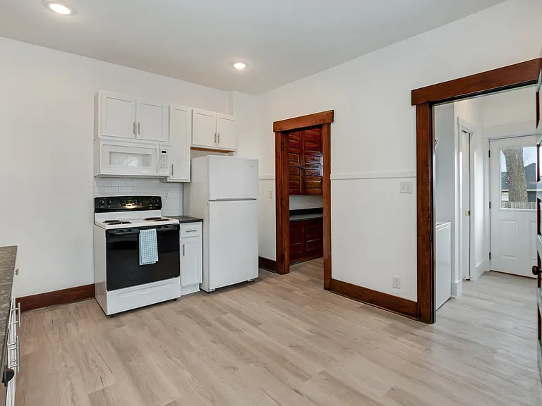 23 E Water St — Photo 10
