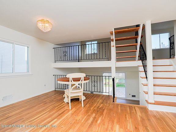 5th image of 356 Gurley Ave