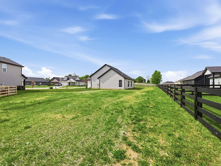 406 Cheyenne Ct — Photo 47