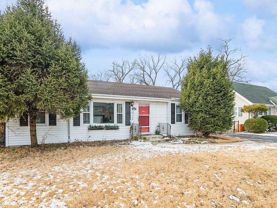 1st image of 5833 W 90th St