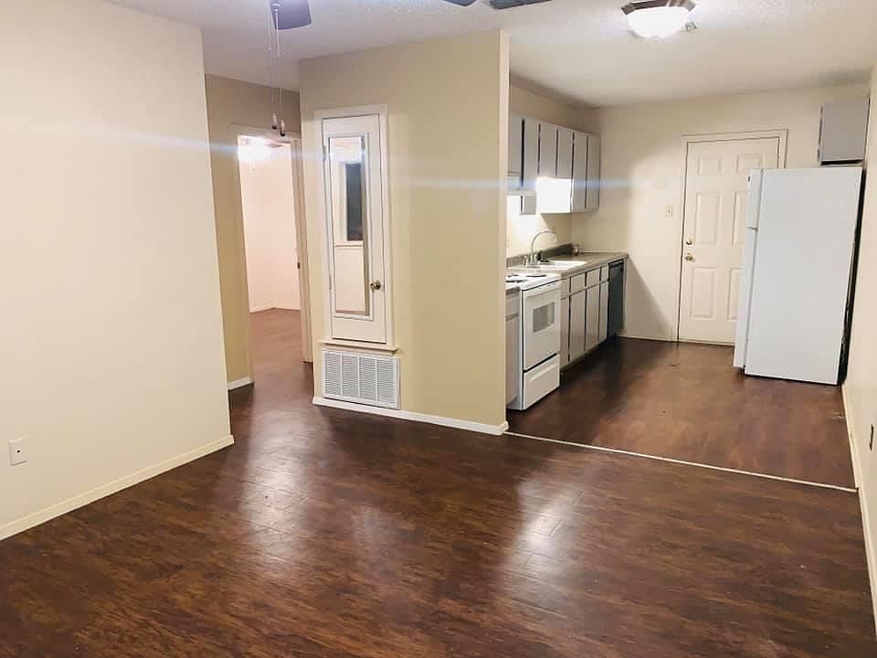 1st image of 408 Kearley Dr #B