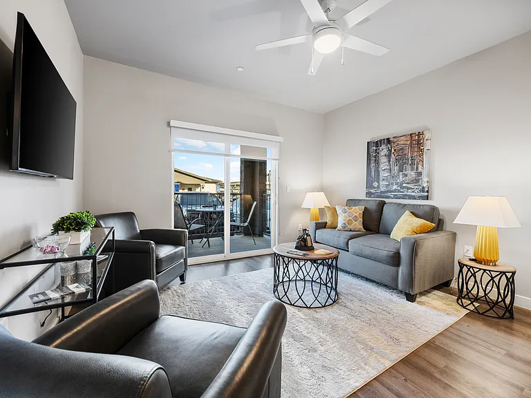 Granite Mountain Apartments — Photo 14
