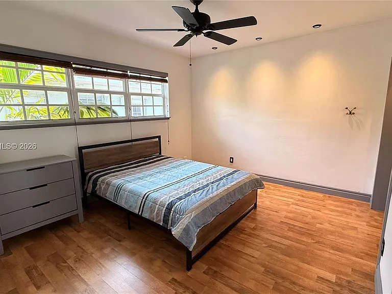 8600 Byron Ave #8 — Photo 5