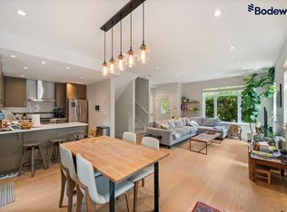 2XX W 19th St, North Vancouver, BC V7M 1X2