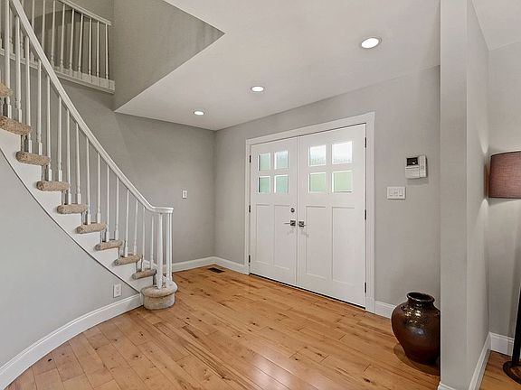 5th image of 7608 Manor House Dr