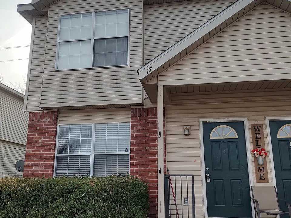 17 W Rainsong St