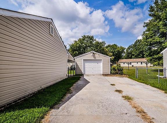2nd image of 21422 Hampton Ave