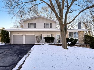 2311 Carriage Ln, Lindenhurst, IL 60046