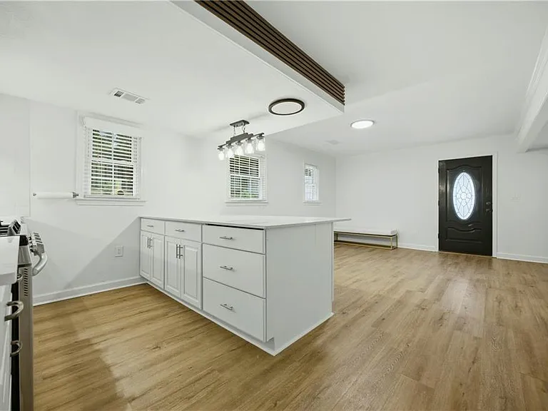 2220 Spring Mill Cv — Photo 29
