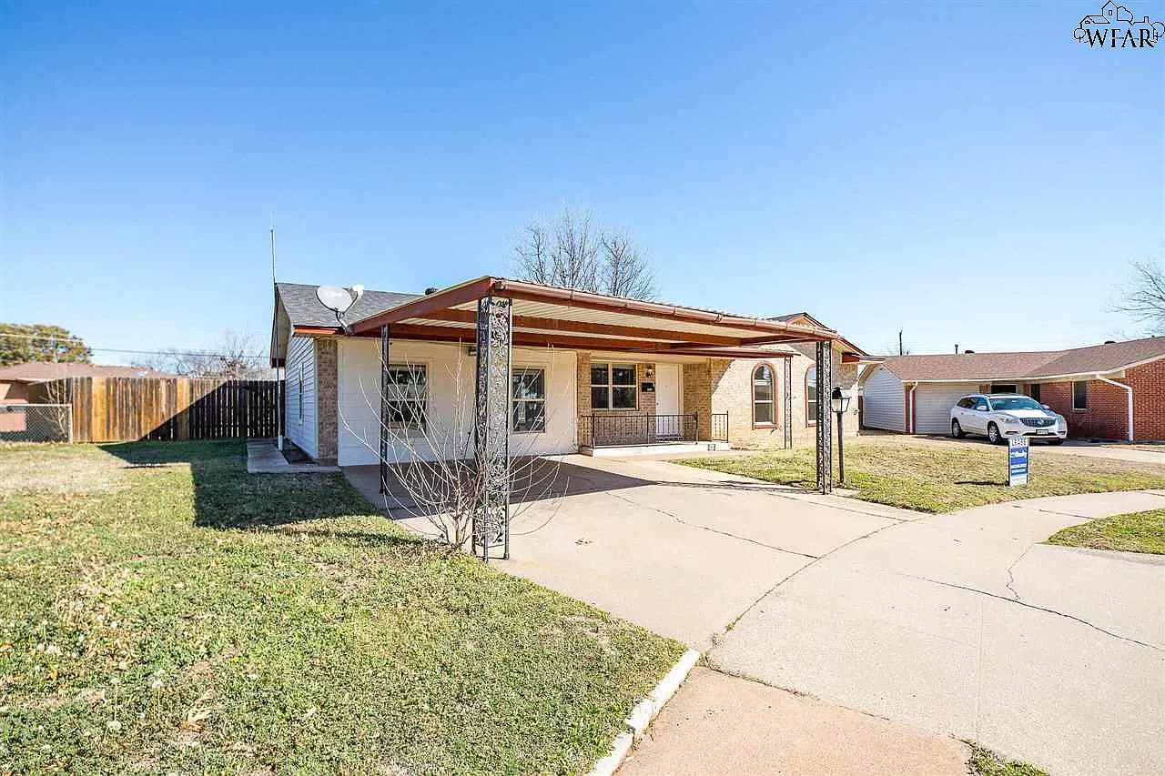 3 bed, 2.0 bath, 1568 sqft, $1,995 — Photo 3