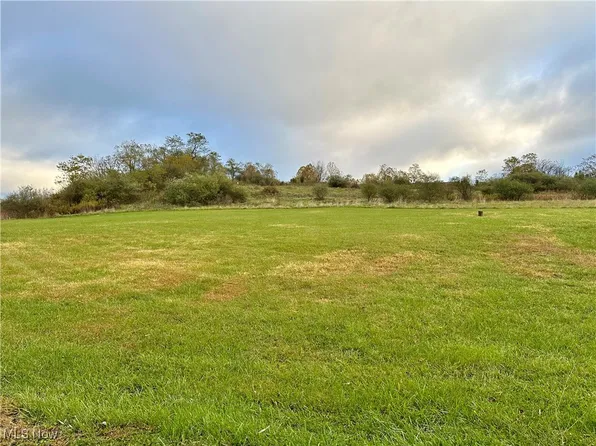 Palomino Dr, Weirton, WV 26062