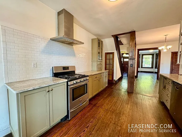 128 Adams St NW — Photo 15