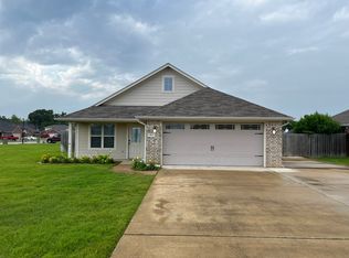 411 Hyde Park Dr, Chandler, TX 75758