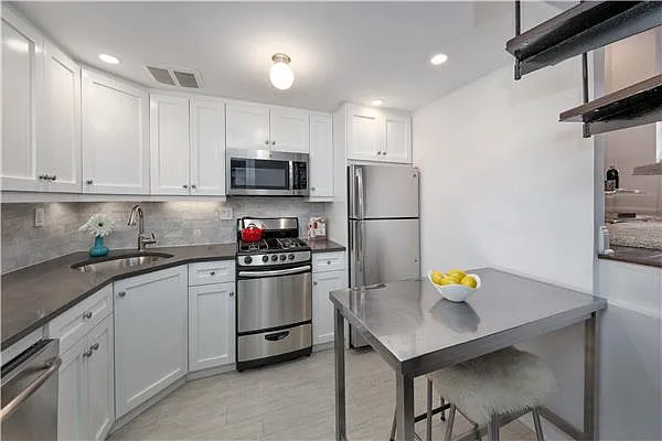 Sold by R New York | media 3