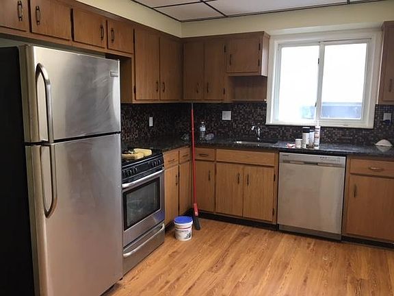 4th image of 25030 Stanford St
