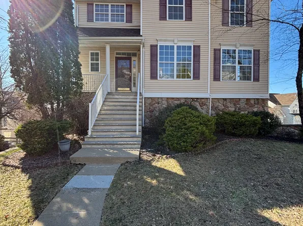 329 Winding Hill Dr, Hackettstown, NJ 07840