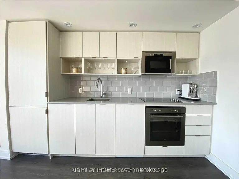 89 McGill St #1412 — Photo 2