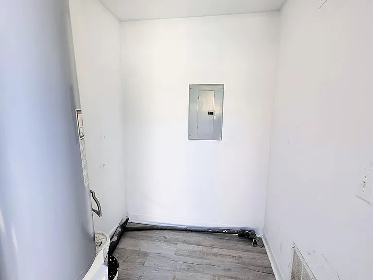 102 Cottage Ct — Photo 15