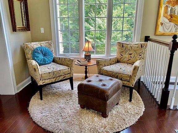 5th image of 256 Fox Chase Cir