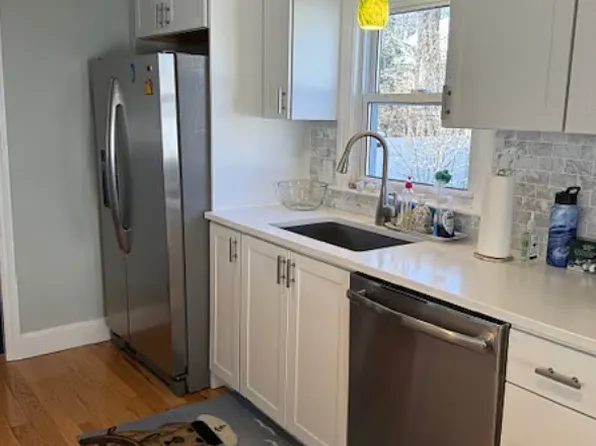 22 Farmhurst Rd, Plymouth, MA 02360