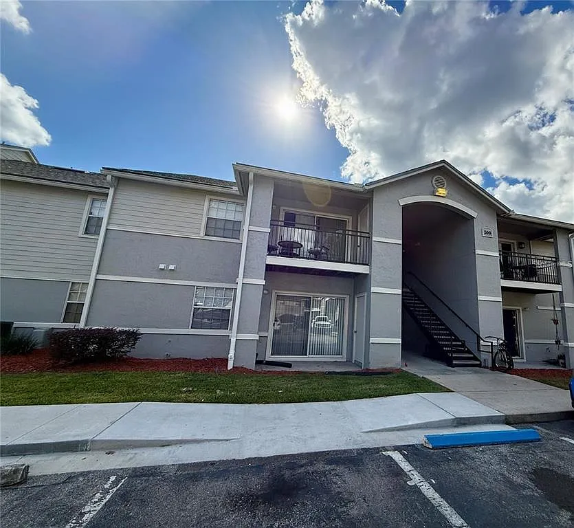 2 bed, 2.0 bath, 950 sqft, $1,450 — Photo 1