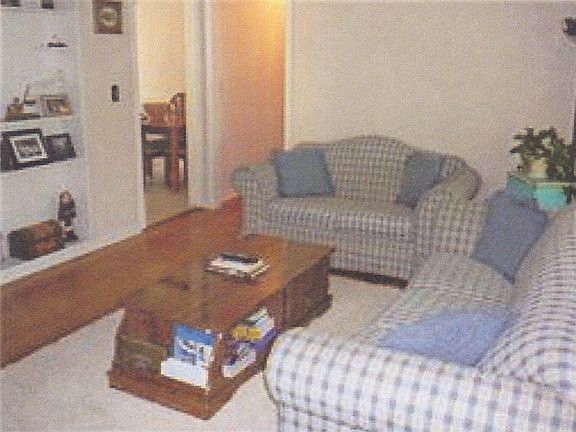 Living Rm w/built in bookcas