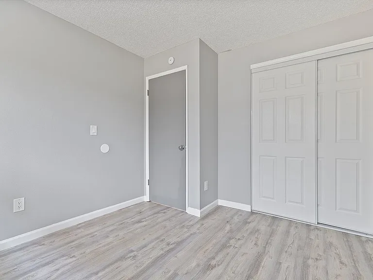 Executive East — Photo 27