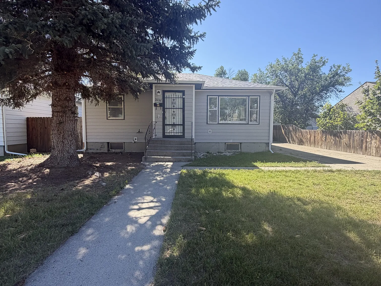 2032 Avenue B - 1 — Photo 1