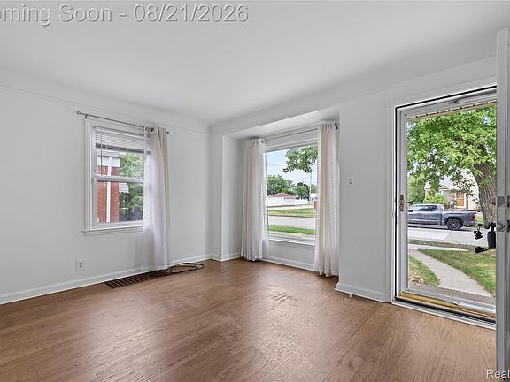5th image of 1849 Mayburn St