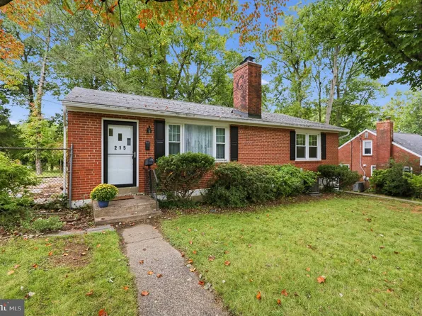 215 Parkview Dr, Broomall, PA 19008
