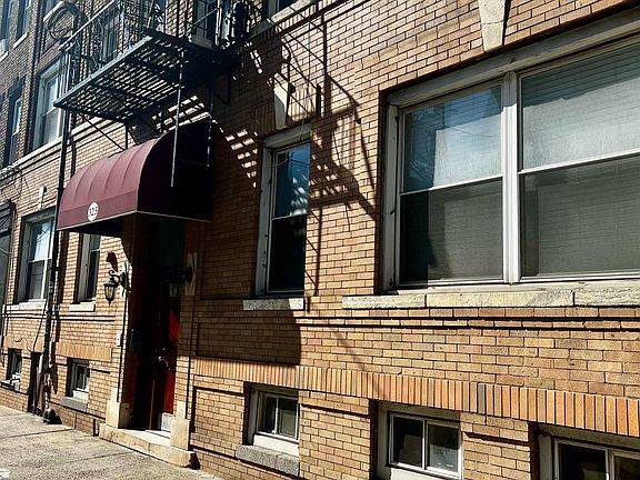 3rd image of 325 Baldwin Ave APT 5