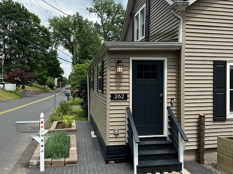 262 Linderman Ave — Photo 2
