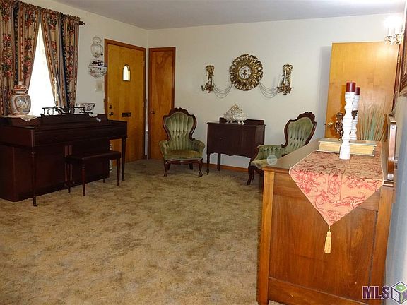 3rd image of 484 Thornwood Dr