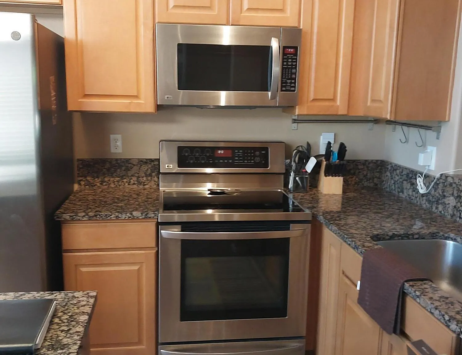3 bed, 2.0 bath, 1255 sqft, $3,995 — Photo 3