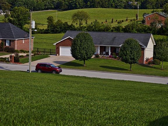 5th image of 200 Sunnyfield Dr