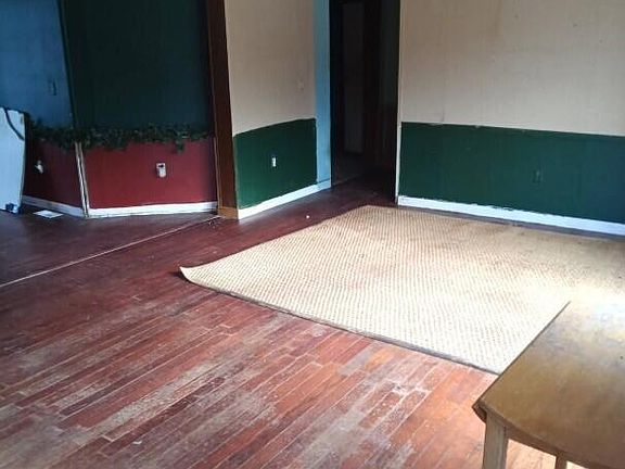 2nd image of 1495 Mackeys Rd