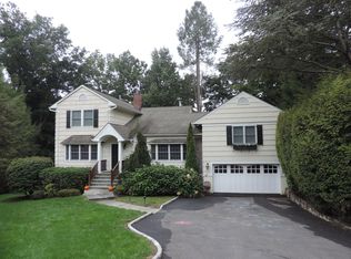 47 Mohegan Ln, Rye Brook, NY 10573