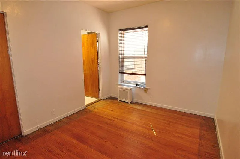 4 bed, 2.5 bath, 3300 sqft, $3,200 — Photo 4