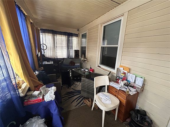 4th image of 94 Dix St