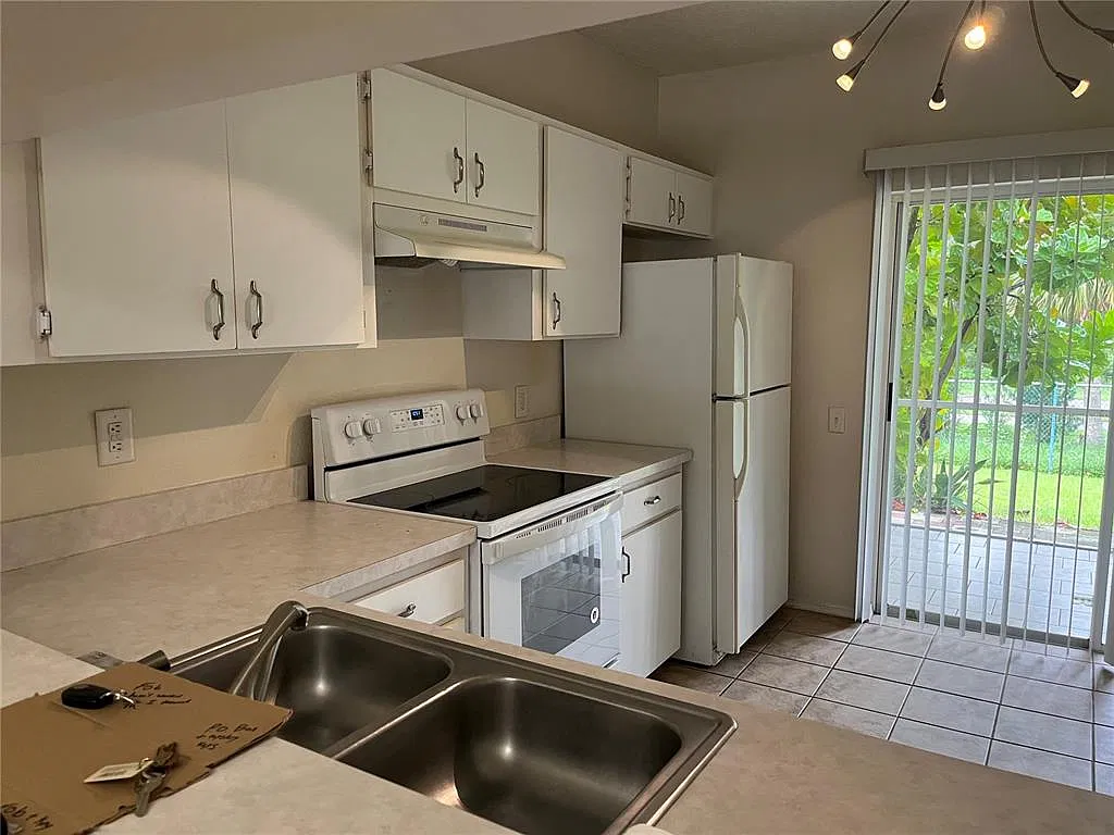 2 bed, 1.5 bath, 1105 sqft, $1,850 — Photo 4