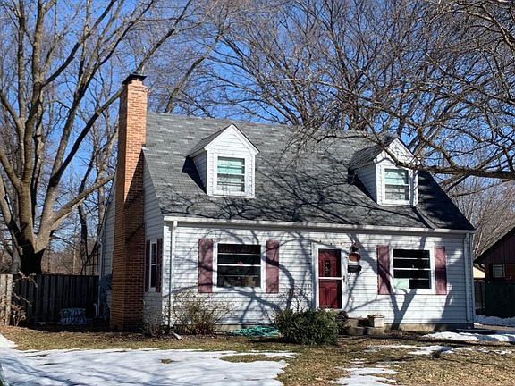 3rd image of 1379 Roselawn Ave W