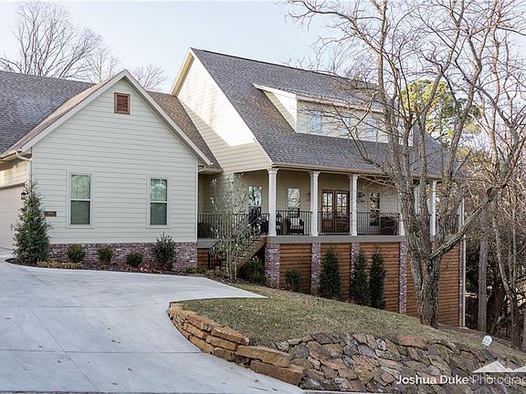 2nd image of 1005 E Rockwood Trl