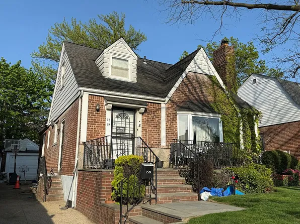 7519 182nd St, Fresh Meadows, NY 11366