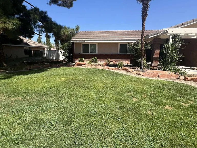 865 Larkspur Rd — Photo 2