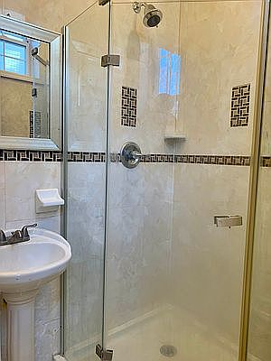 3rd image of 260 Irving Ave #1A