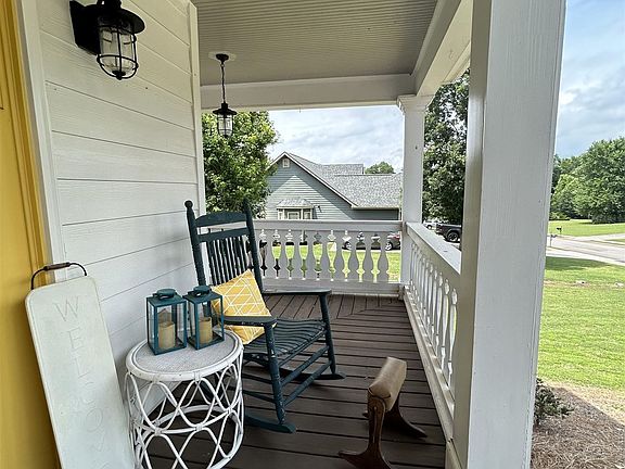 4th image of 336 Finch Way