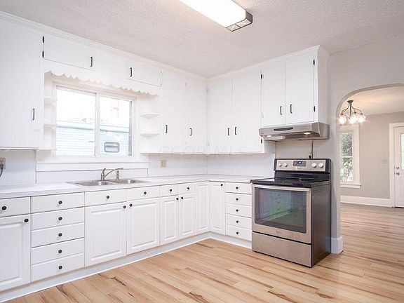 2nd image of 318 Lincoln Ave