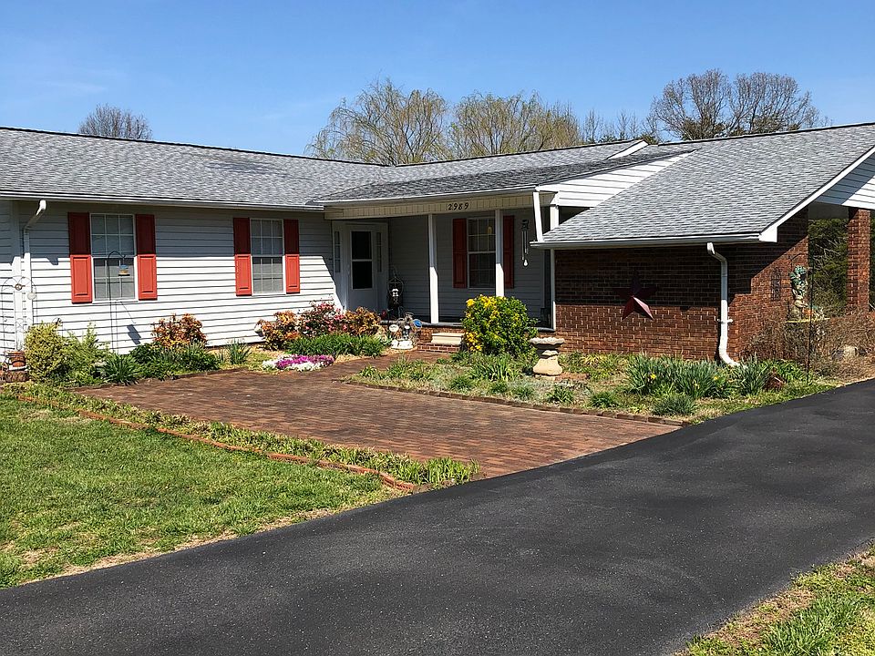 1st image of 2989 Park View Dr