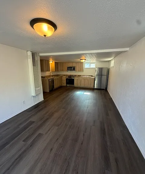 205 E 5th St #8 — Photo 3